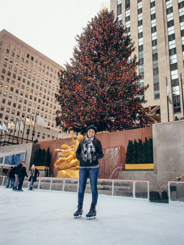 Go ice skating at Rockefeller Center