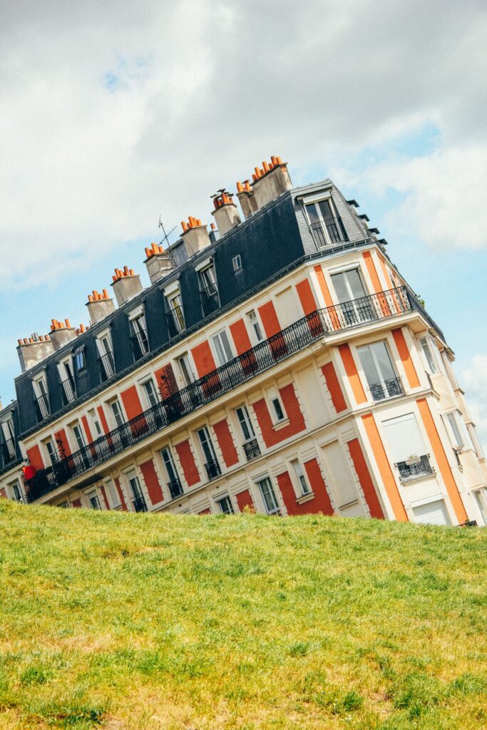 Sinking House Montmartre