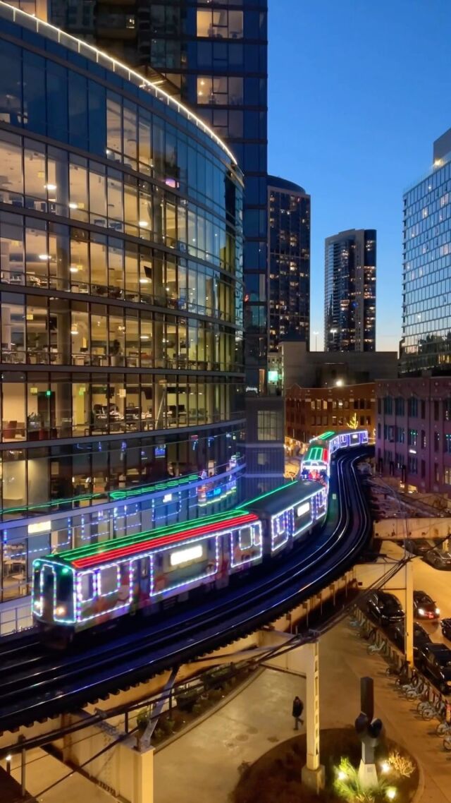 Needed some Christmas cheer in my life! Tracked down the CTA holiday train and the perfect place to get a pic of it. 😄⁣
⁣
Check the holiday train schedule and then find the holiday train in real time on the CTA train tracker website. Select “see trains on map” and look for the Christmas tree icon. 🌲 ⁣
⁣
This particular view is a brown and purple line track and the (not so) secret spot to take this pic is the parking structure at 401 N Wells. Head to the 6th or 7th level for the best view. 👌 ⁣
⁣
⁣
#chicagotraveler #chicagotravelblogger #thewindycity #windycitylivechicago #chicagotravelers #chicagotraveldiaries #chicagotransitauthority #christmascheerishere #christmascheerstartshere #instachitown #christmascheer🎄 #ctaholidaytrain #chicagoinsta #xmaslightshow #cta #chicagoholidaytrain